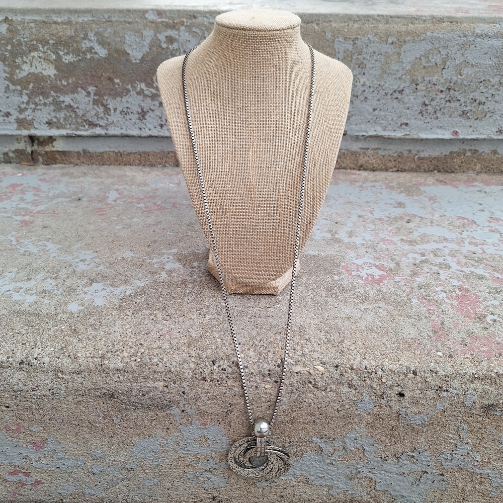 🌟 Elegant Silver Necklace with Pendant
